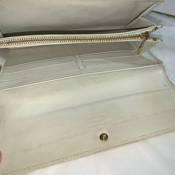 Louis Vuitton Vernis Clutch Wallet - Picture 14 of 14